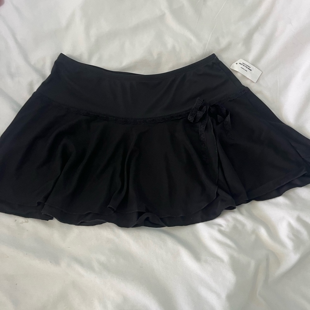 RSQ flowy black mini skirt! Cute details and new with tags and cute detail